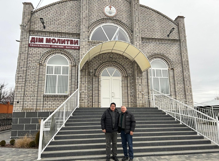 Dienst in der Gemeinde und Geschenke für die Bauarbeiter des Altenheims