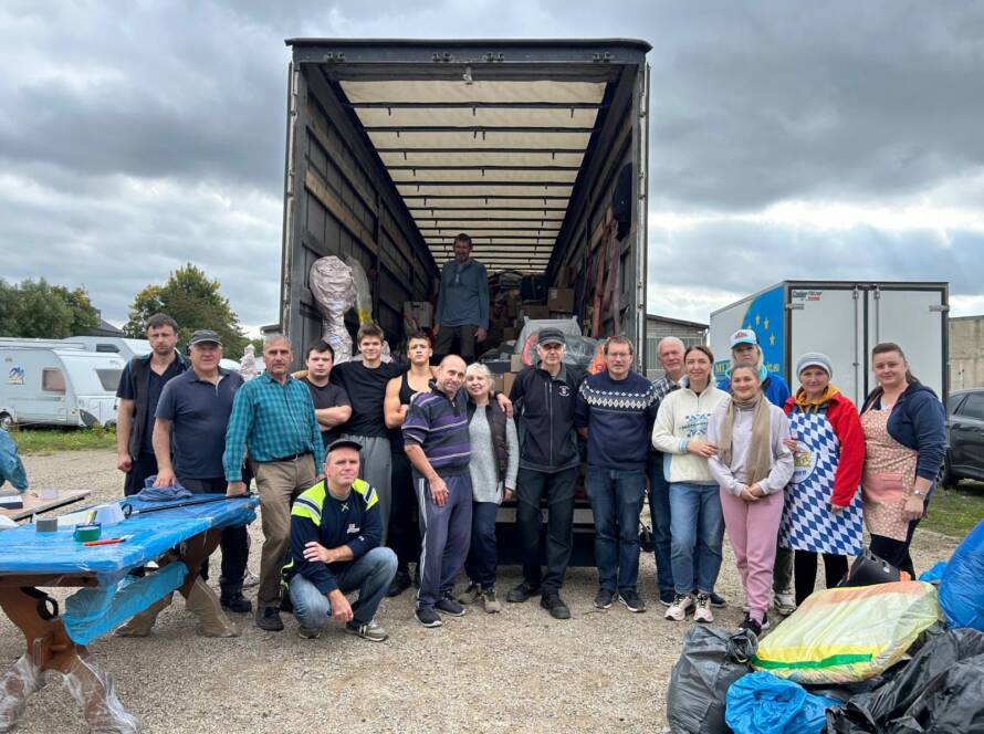 Helfer bei der Verladung