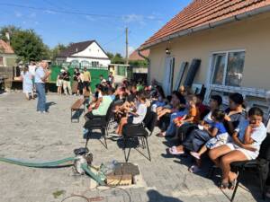 Kinder bei der Kinderfreizeit in Rumänien